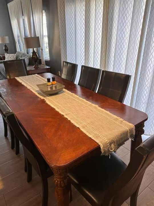 En Venta: $359,900 (4 camas, 2 baños, 1636 Pies cuadrados)