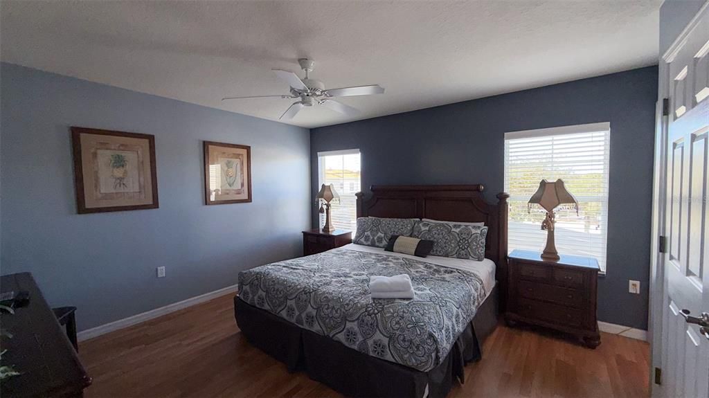 En Venta: $359,900 (4 camas, 2 baños, 1636 Pies cuadrados)