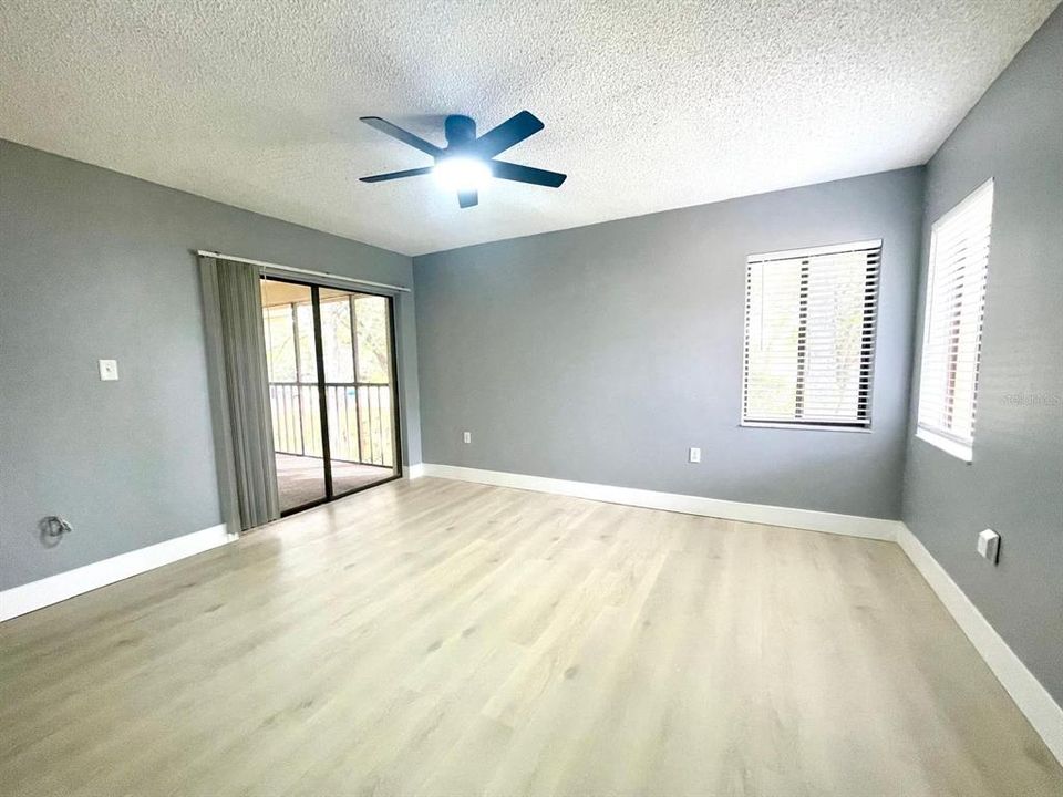 出租: $2,000 (2 贝兹, 2 浴室, 1075 平方英尺)