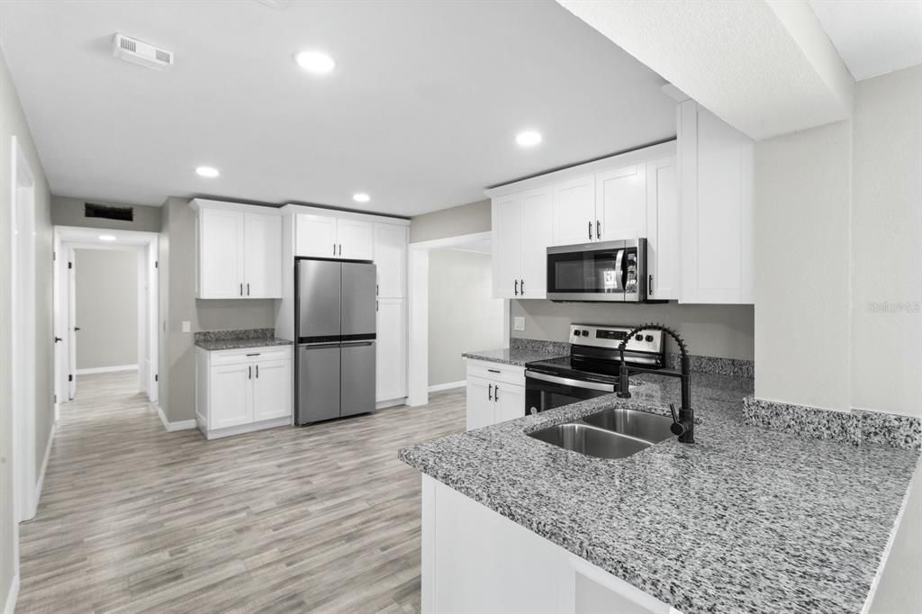 出租: $2,595 (3 贝兹, 2 浴室, 1196 平方英尺)