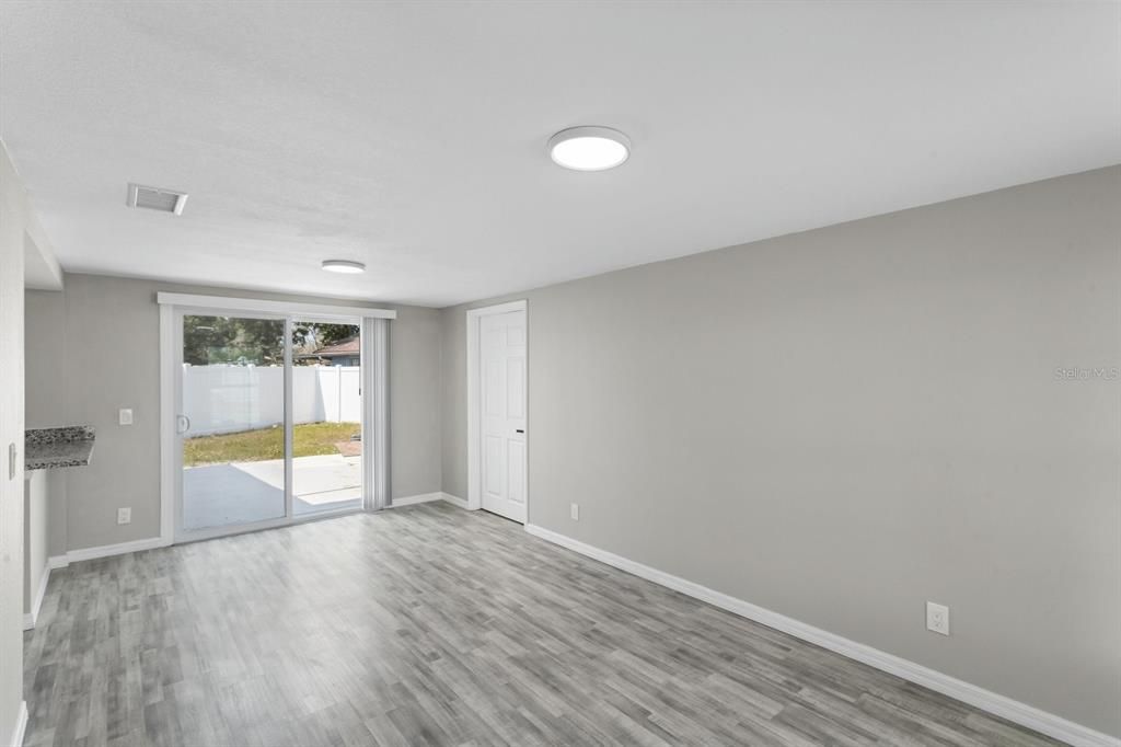 出租: $2,595 (3 贝兹, 2 浴室, 1196 平方英尺)