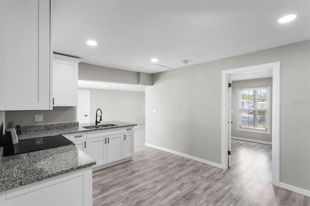 出租: $2,595 (3 贝兹, 2 浴室, 1196 平方英尺)