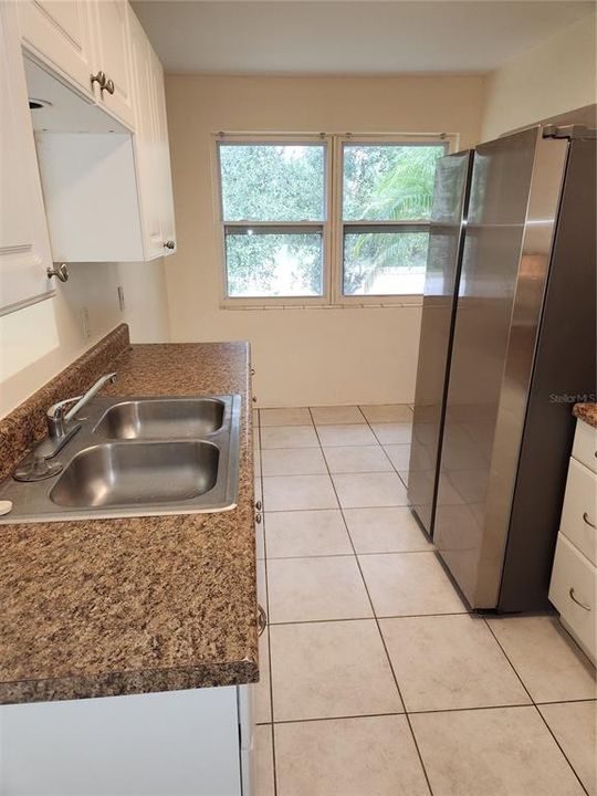 На продажу: $299,900 (3 спален, 2 ванн, 1422 Квадратных фут)