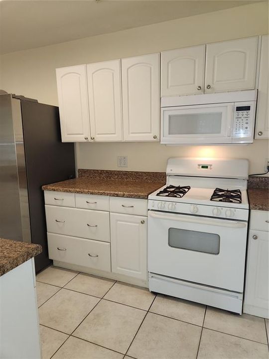 На продажу: $299,900 (3 спален, 2 ванн, 1422 Квадратных фут)