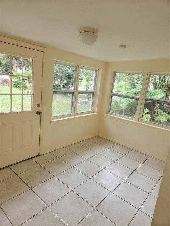 На продажу: $299,900 (3 спален, 2 ванн, 1422 Квадратных фут)