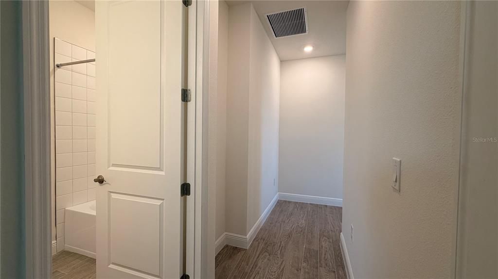 На продажу: $300,015 (3 спален, 2 ванн, 1433 Квадратных фут)