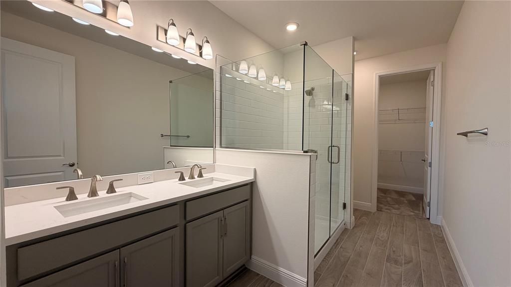 На продажу: $300,015 (3 спален, 2 ванн, 1433 Квадратных фут)