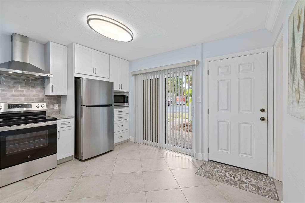 На продажу: $629,000 (2 спален, 2 ванн, 1173 Квадратных фут)