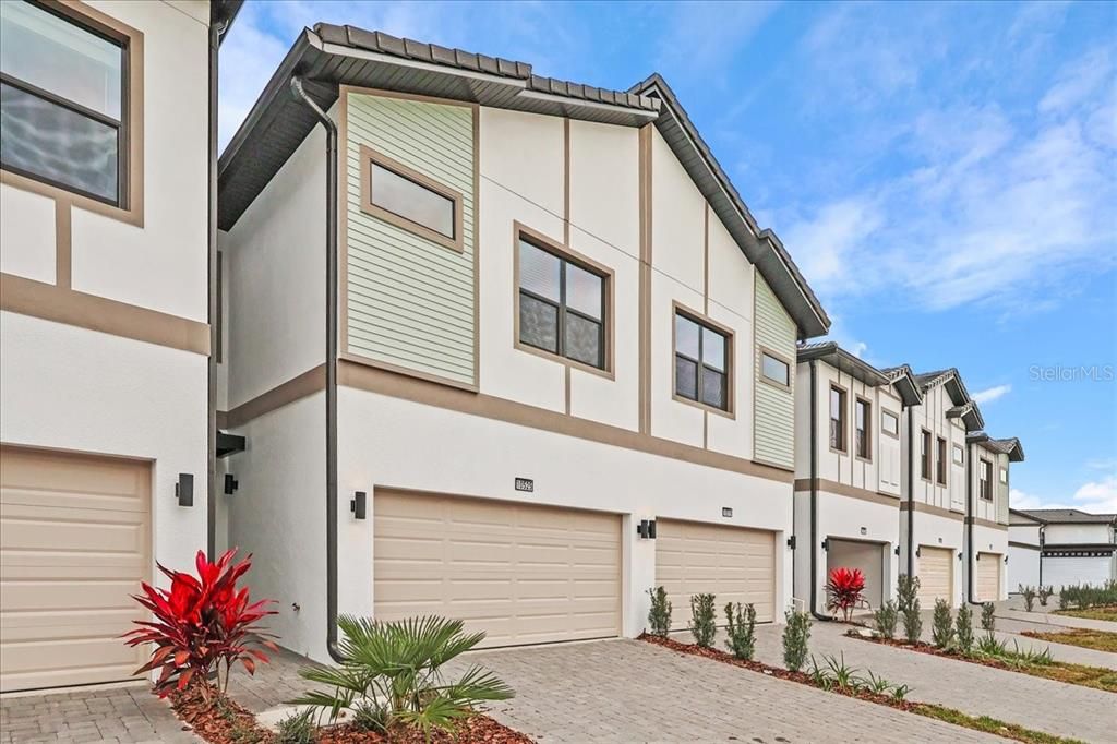 For Sale: $845,000 (5 beds, 5 baths, 1918 Square Feet)