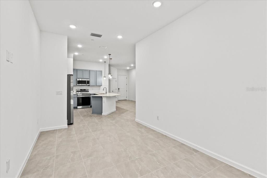 For Sale: $845,000 (5 beds, 5 baths, 1918 Square Feet)