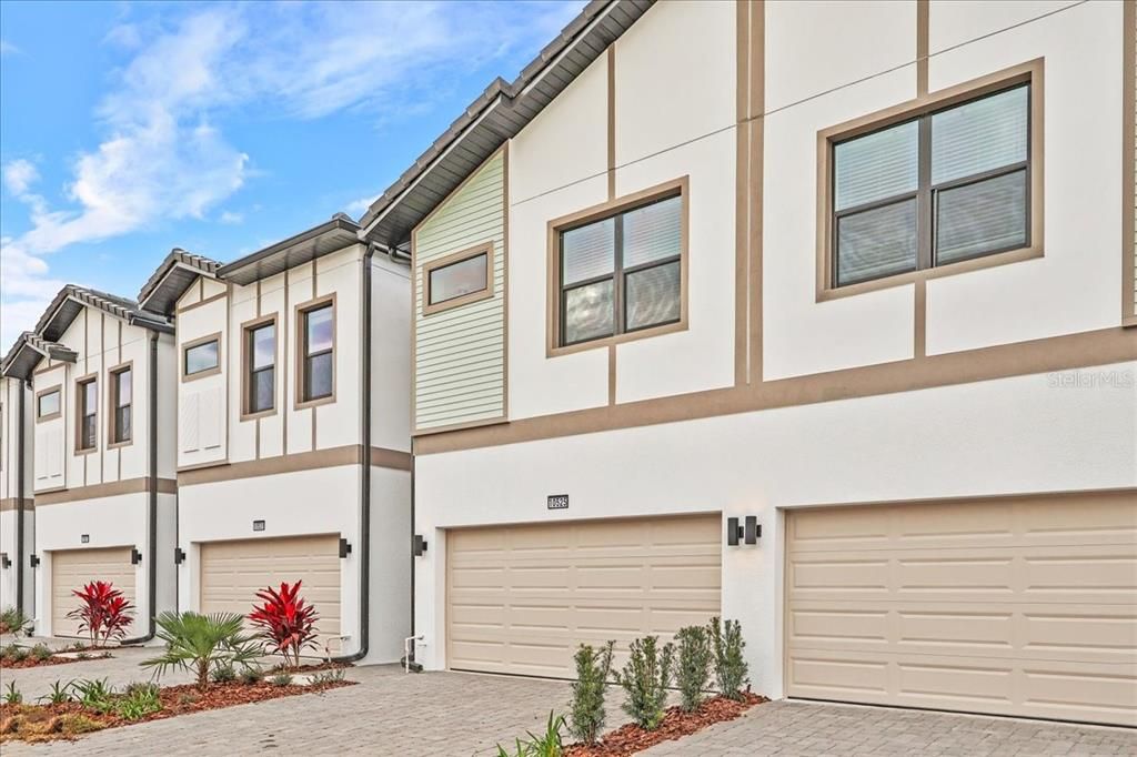 For Sale: $845,000 (5 beds, 5 baths, 1918 Square Feet)