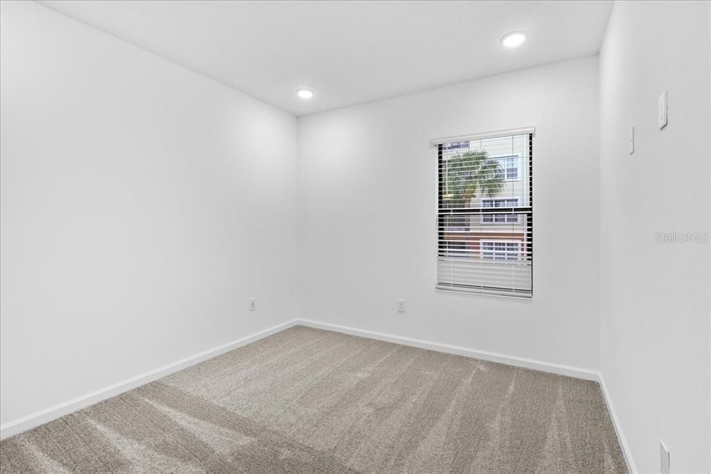 For Sale: $845,000 (5 beds, 5 baths, 1918 Square Feet)