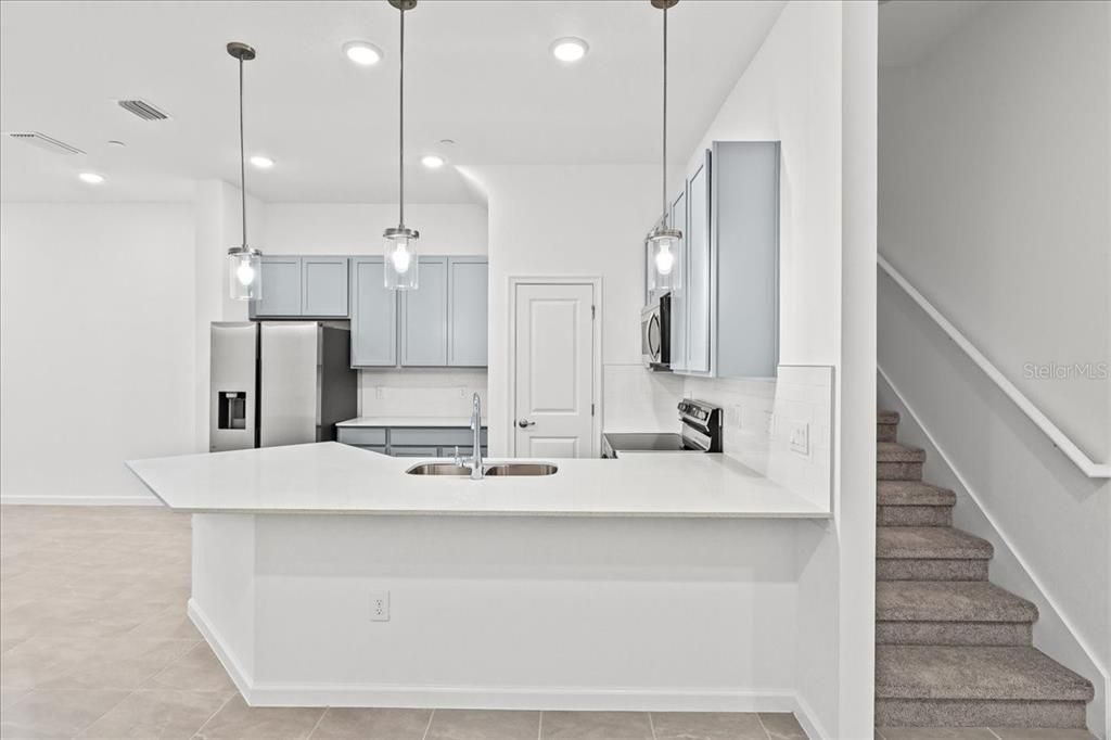 For Sale: $845,000 (5 beds, 5 baths, 1918 Square Feet)