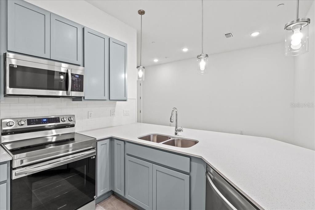 For Sale: $845,000 (5 beds, 5 baths, 1918 Square Feet)