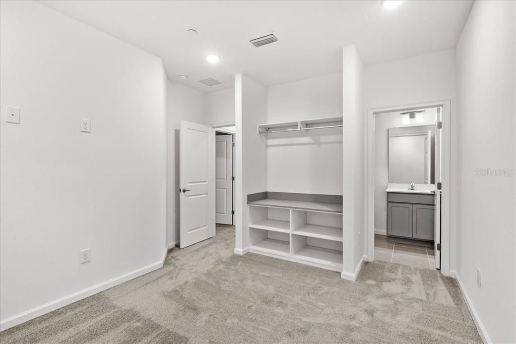 For Sale: $845,000 (5 beds, 5 baths, 1918 Square Feet)