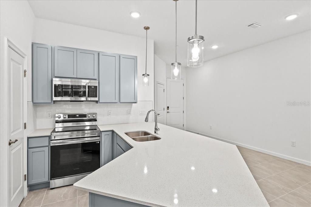 For Sale: $845,000 (5 beds, 5 baths, 1918 Square Feet)