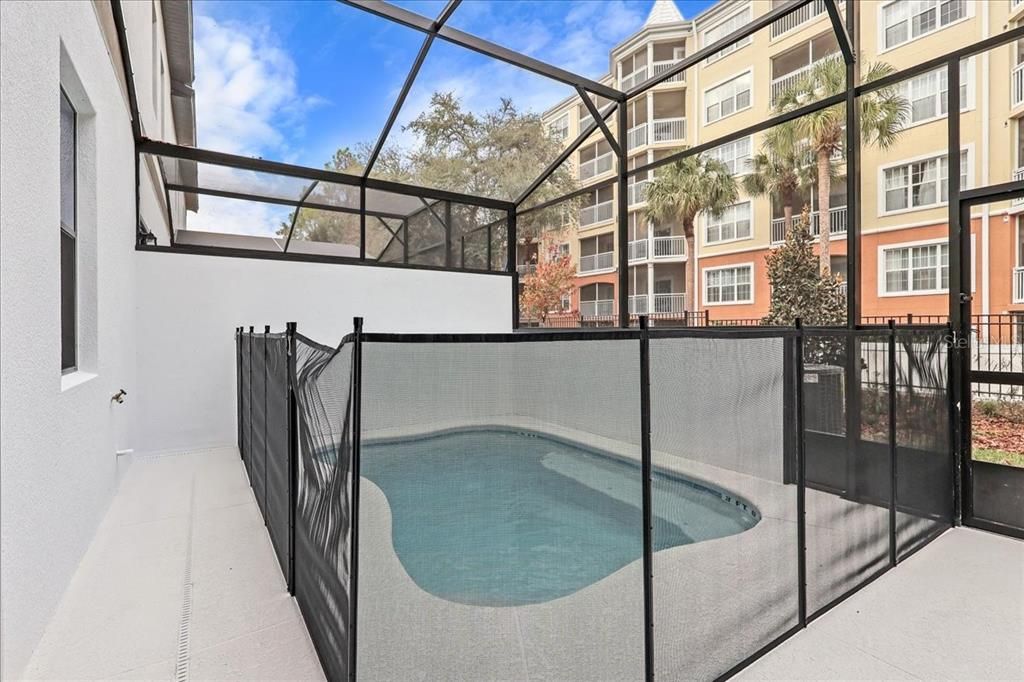 For Sale: $845,000 (5 beds, 5 baths, 1918 Square Feet)