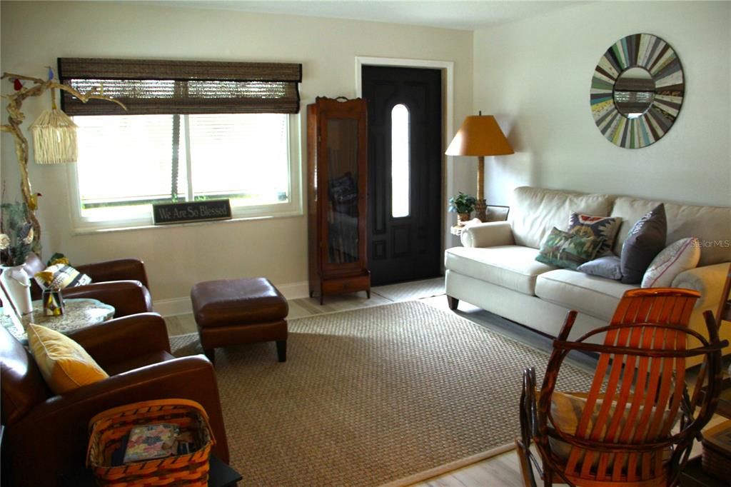 For Sale: $286,900 (3 beds, 2 baths, 1450 Square Feet)