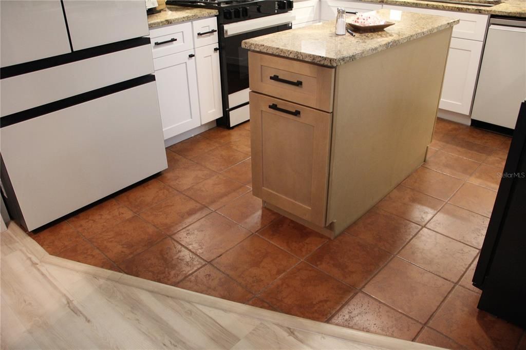 For Sale: $286,900 (3 beds, 2 baths, 1450 Square Feet)