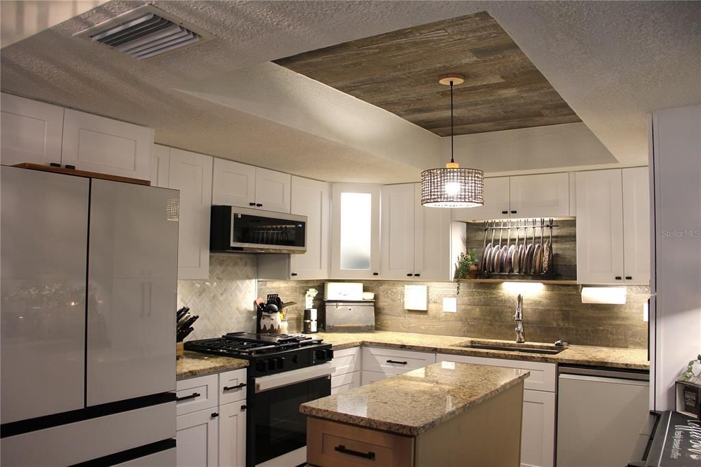 For Sale: $286,900 (3 beds, 2 baths, 1450 Square Feet)