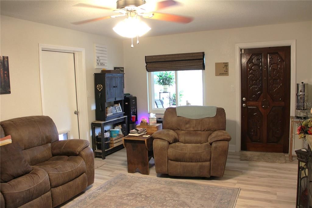 For Sale: $286,900 (3 beds, 2 baths, 1450 Square Feet)