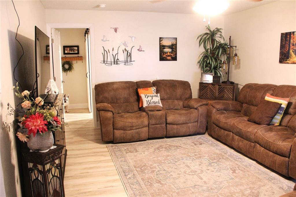 For Sale: $286,900 (3 beds, 2 baths, 1450 Square Feet)