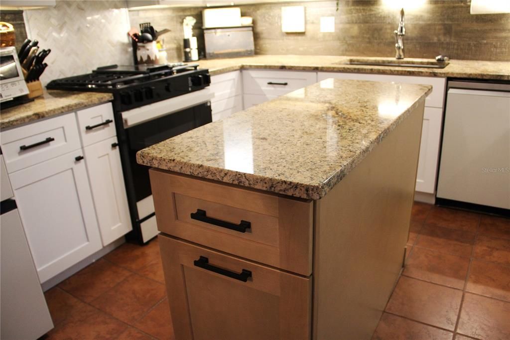 For Sale: $286,900 (3 beds, 2 baths, 1450 Square Feet)