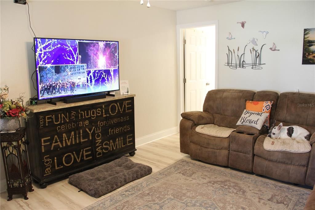 For Sale: $286,900 (3 beds, 2 baths, 1450 Square Feet)