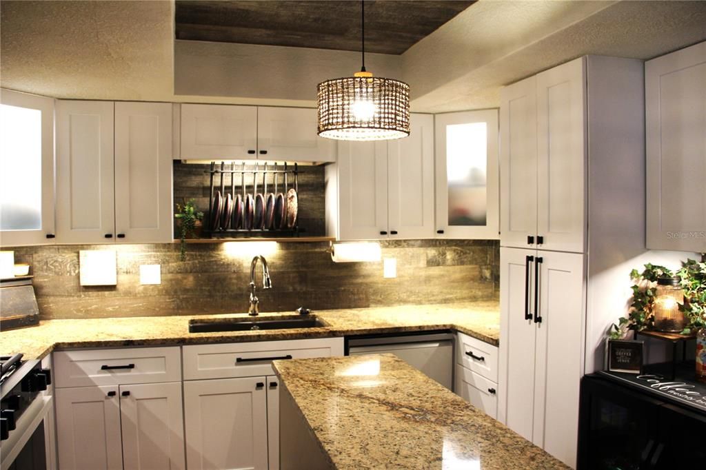 For Sale: $286,900 (3 beds, 2 baths, 1450 Square Feet)