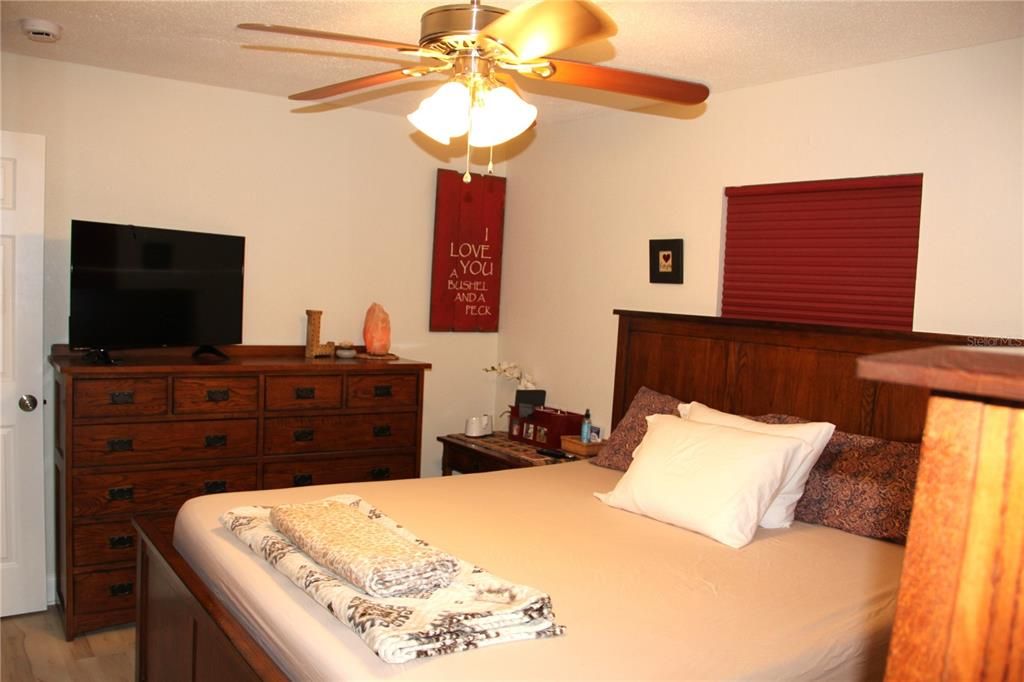 For Sale: $286,900 (3 beds, 2 baths, 1450 Square Feet)