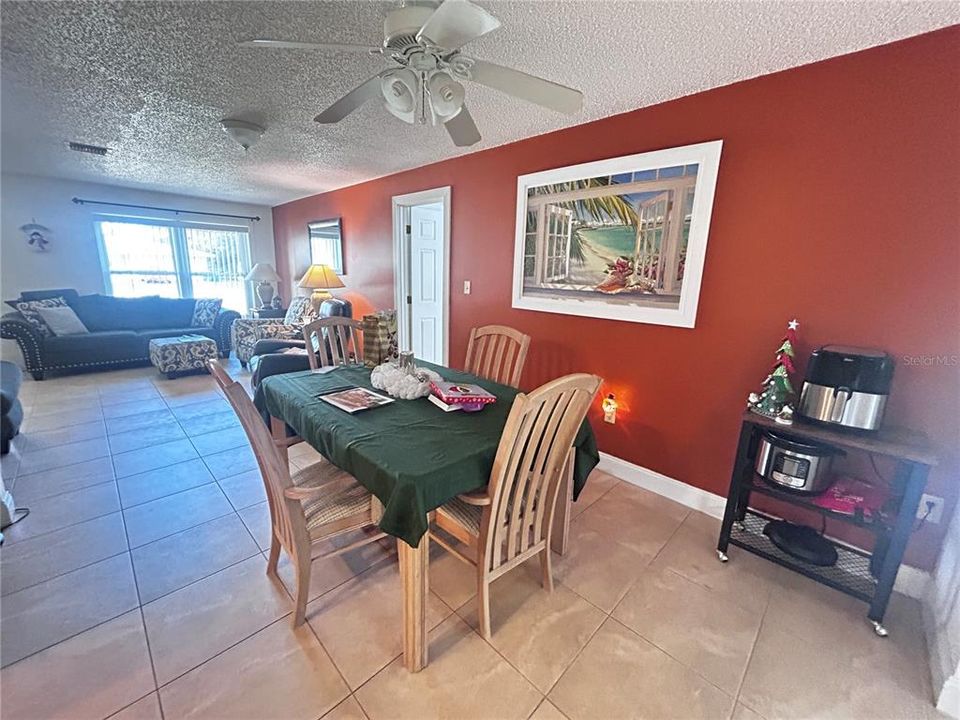 待售: $229,000 (2 贝兹, 2 浴室, 1349 平方英尺)