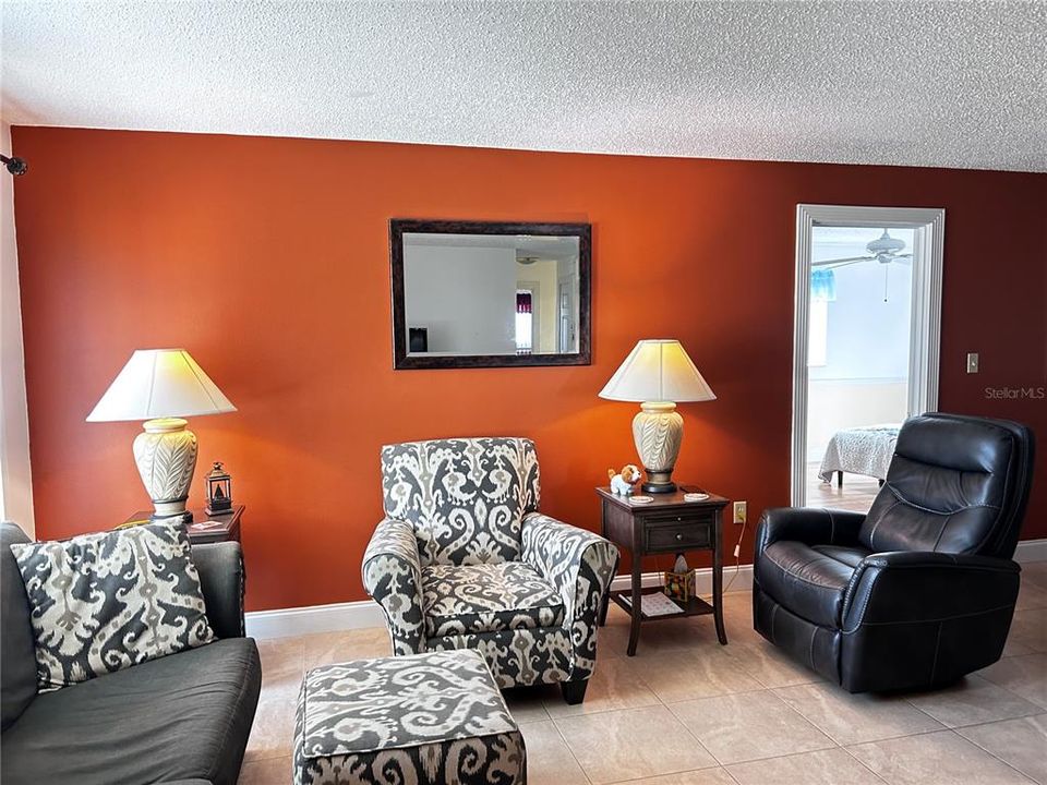 待售: $229,000 (2 贝兹, 2 浴室, 1349 平方英尺)