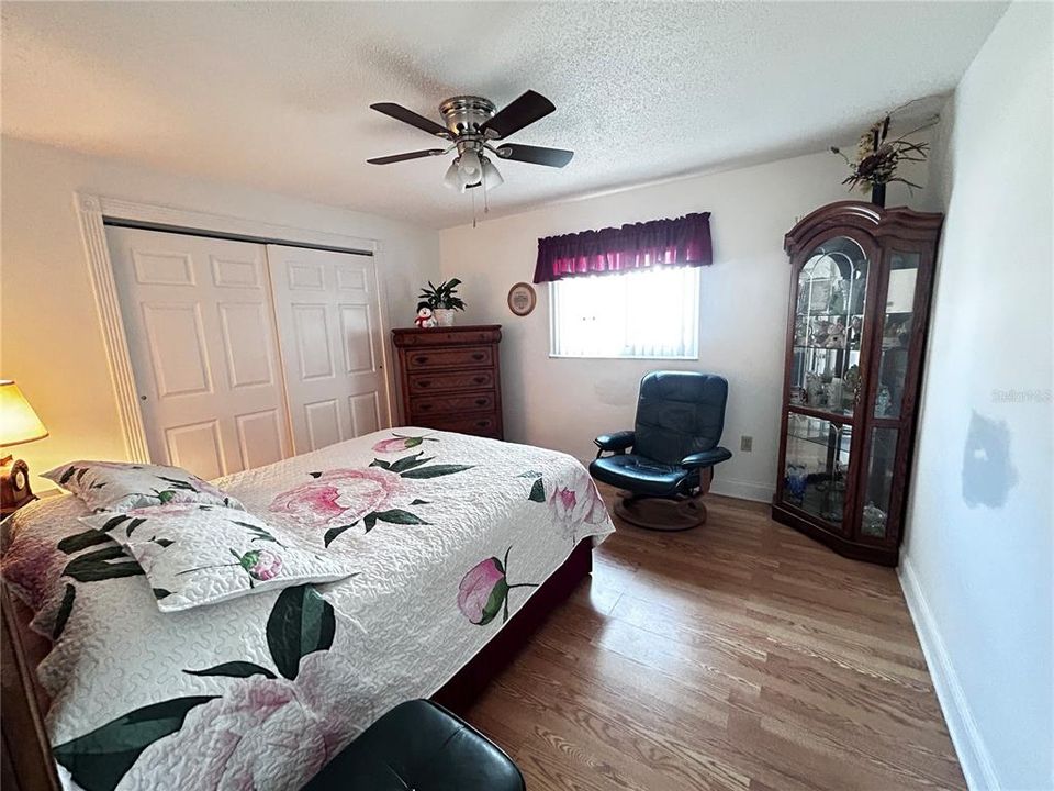 待售: $229,000 (2 贝兹, 2 浴室, 1349 平方英尺)