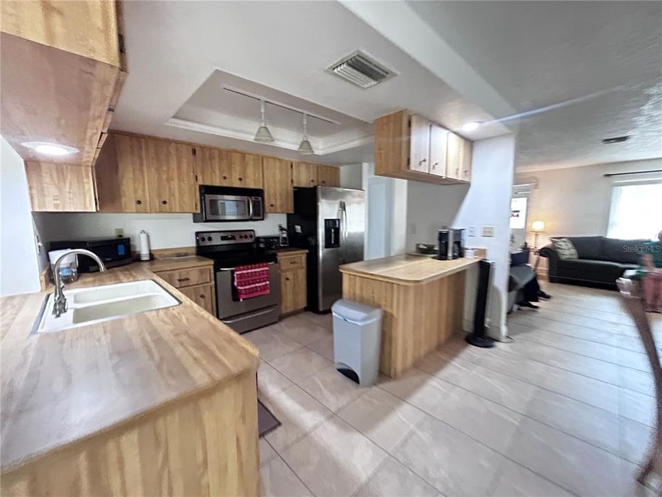 待售: $229,000 (2 贝兹, 2 浴室, 1349 平方英尺)