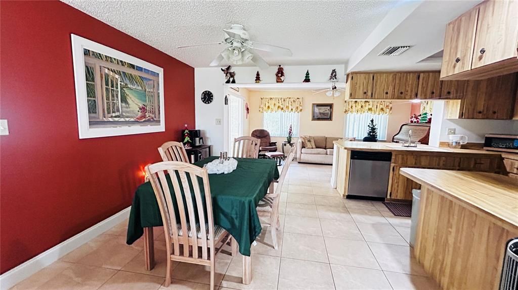 待售: $229,000 (2 贝兹, 2 浴室, 1349 平方英尺)