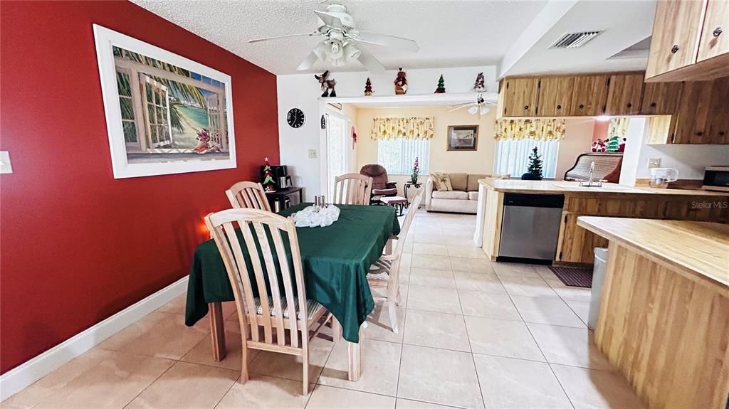 待售: $229,000 (2 贝兹, 2 浴室, 1349 平方英尺)