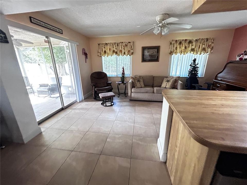 待售: $229,000 (2 贝兹, 2 浴室, 1349 平方英尺)