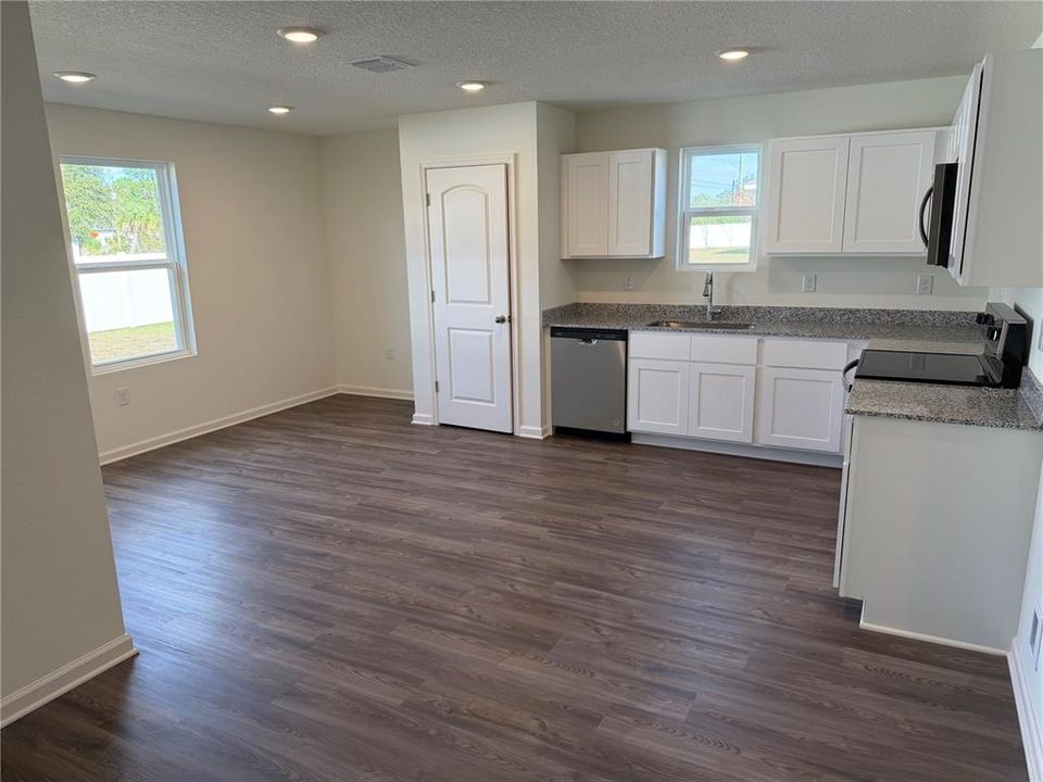 For Rent: $1,850 (3 beds, 2 baths, 1416 Square Feet)