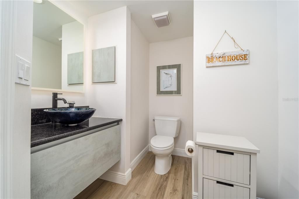 For Sale: $1,275,000 (3 beds, 2 baths, 2369 Square Feet)