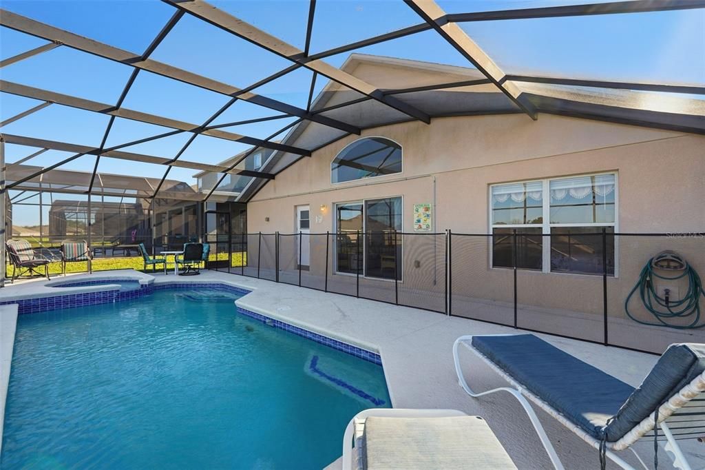 For Sale: $450,000 (5 beds, 3 baths, 1960 Square Feet)