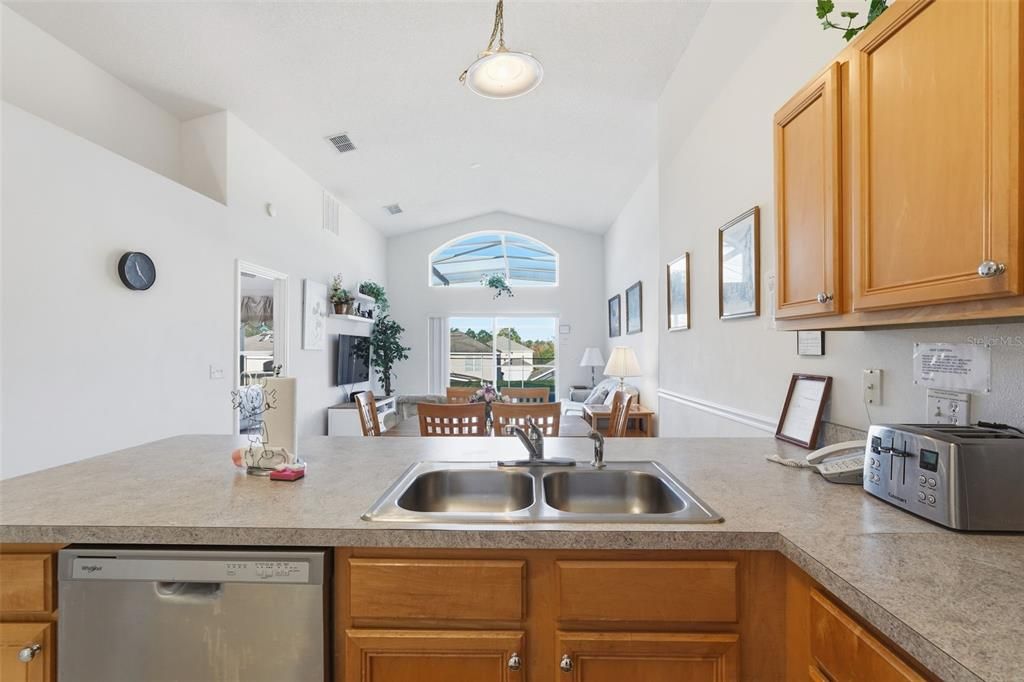 For Sale: $450,000 (5 beds, 3 baths, 1960 Square Feet)