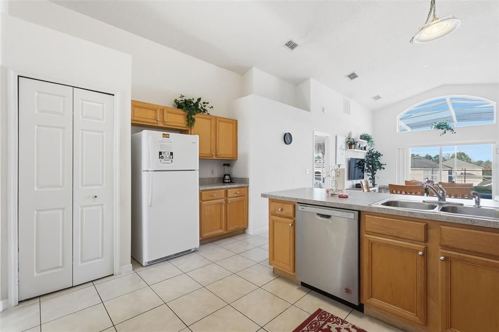 For Sale: $450,000 (5 beds, 3 baths, 1960 Square Feet)