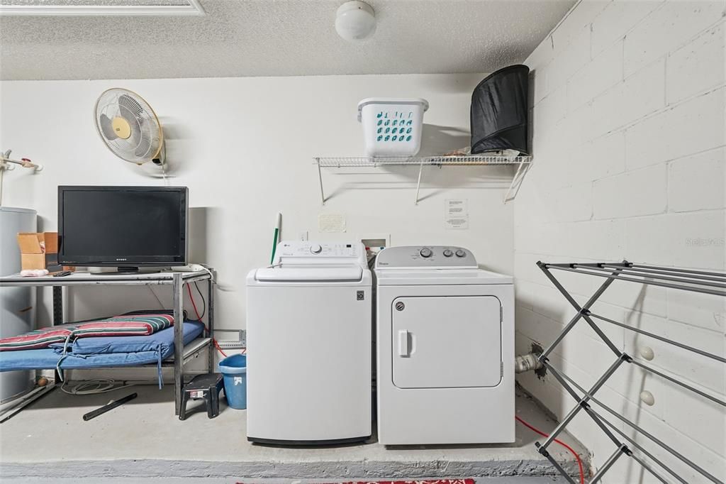 For Sale: $450,000 (5 beds, 3 baths, 1960 Square Feet)