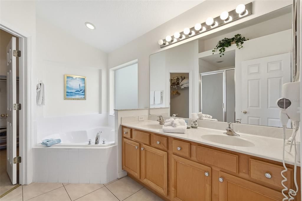 For Sale: $450,000 (5 beds, 3 baths, 1960 Square Feet)