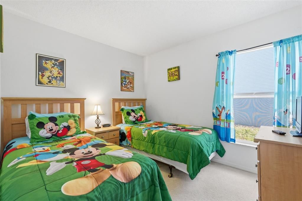 For Sale: $450,000 (5 beds, 3 baths, 1960 Square Feet)