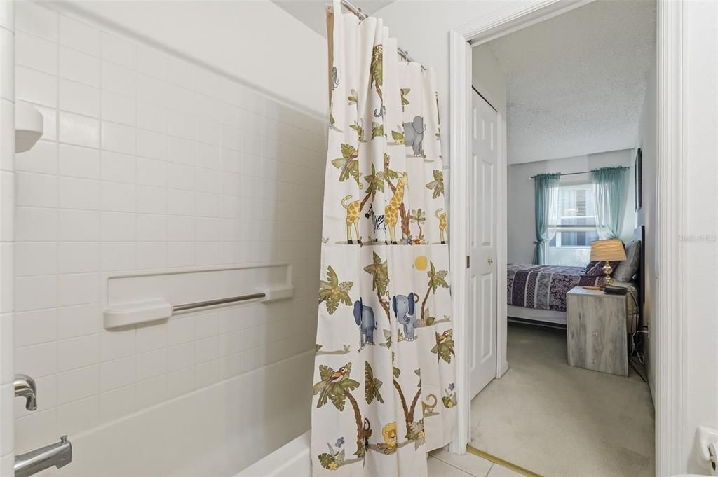 For Sale: $450,000 (5 beds, 3 baths, 1960 Square Feet)