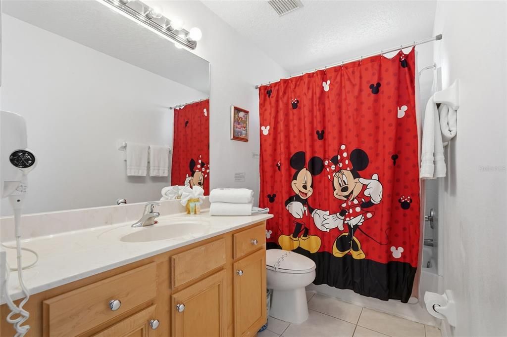 For Sale: $450,000 (5 beds, 3 baths, 1960 Square Feet)