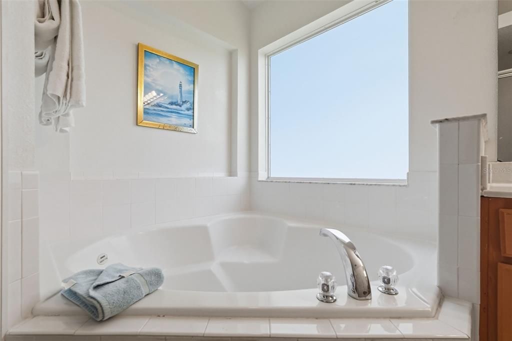 For Sale: $450,000 (5 beds, 3 baths, 1960 Square Feet)