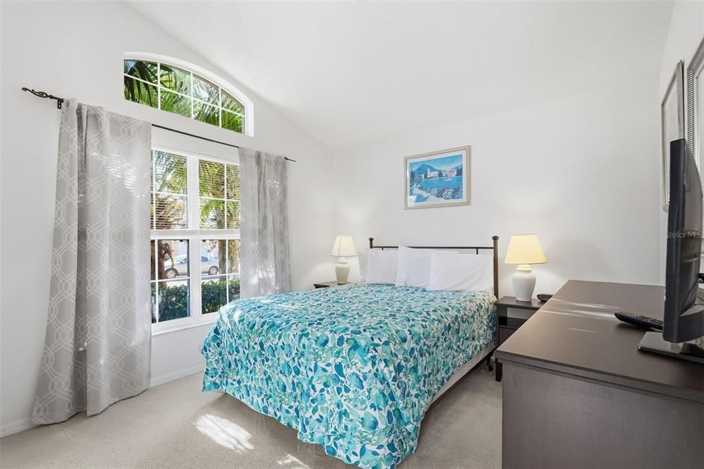 For Sale: $450,000 (5 beds, 3 baths, 1960 Square Feet)