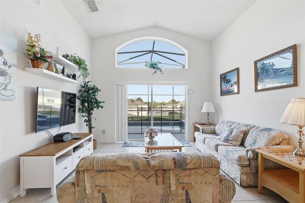 For Sale: $450,000 (5 beds, 3 baths, 1960 Square Feet)